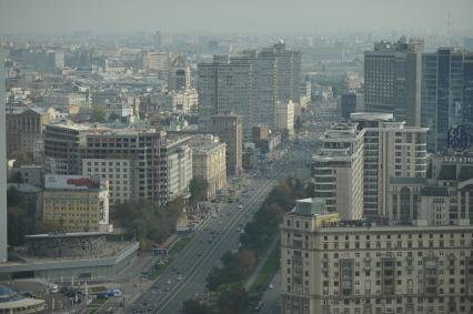 Виды Москвы. Вид с гостиницы `Рэдиссон Ройал` (Рэдиссон-Московская` - бывшая `Украина`) на улицу Новый Арбат.