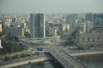 Виды Москвы. Вид с гостиницы `Рэдиссон Ройал` (Рэдиссон-Московская` - бывшая `Украина`) на здание правительства Москвы (бывшее здание  Совета экономической взаимопомощи (СЭВ)).