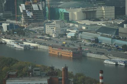 Виды Москвы. Вид с гостиницы `Рэдиссон Ройал` (Рэдиссон-Московская` - бывшая `Украина`) на Московский международный деловой центр (ММДЦ) `Москва-Сити`.