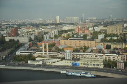 Виды Москвы. Вид с гостиницы `Рэдиссон Ройал` (Рэдиссон-Московская` - бывшая `Украина`) на город.