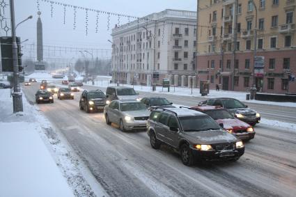 Минск. Проспект Независимости. Движение машин.