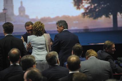 Петербургский Международный экономический форум - 2012. На снимке: губернатор Московской области Сергей Шойгу, председатель Совета Федерации РФ Валентина Матвиенко и первый заместитель председателя правительства РФ Игорь Шувалов (справа налево).