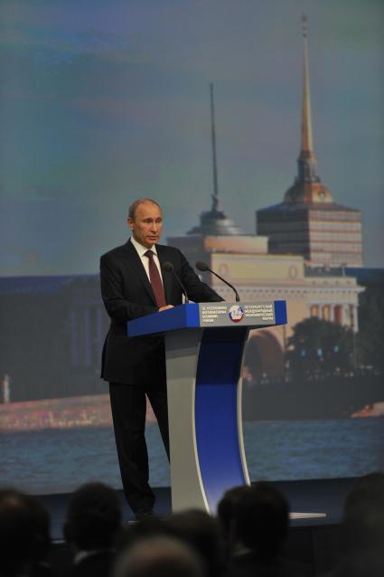 Петербургский Международный экономический форум - 2012. На снимке: президент РФ Владимир Путин