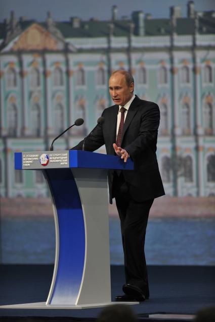 Петербургский Международный экономический форум - 2012. На снимке: президент РФ Владимир Путин