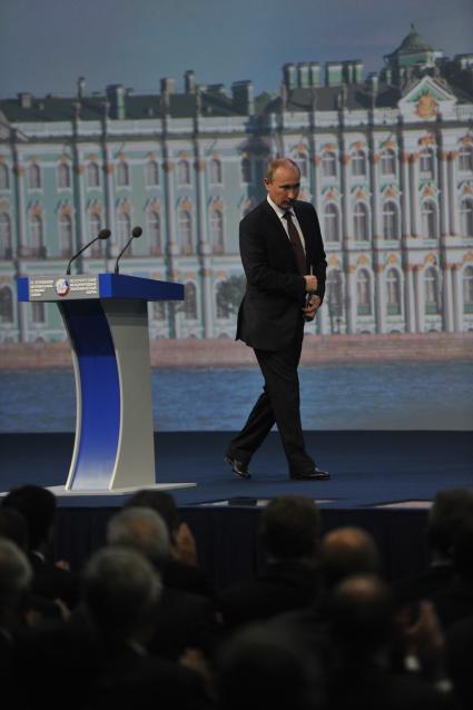 Петербургский Международный экономический форум - 2012. На снимке: президент РФ Владимир Путин