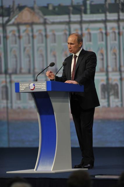 Петербургский Международный экономический форум - 2012. На снимке: президент РФ Владимир Путин
