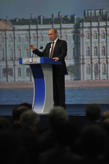Петербургский Международный экономический форум - 2012. На снимке: президент РФ Владимир Путин
