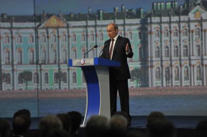 Петербургский Международный экономический форум - 2012. На снимке: президент РФ Владимир Путин