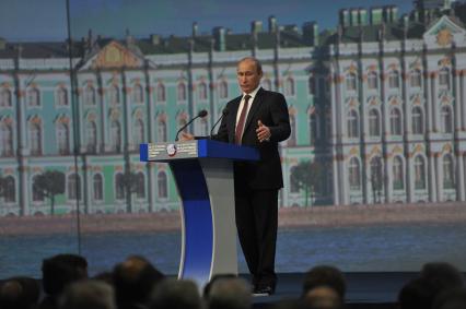 Петербургский Международный экономический форум - 2012. На снимке: президент РФ Владимир Путин