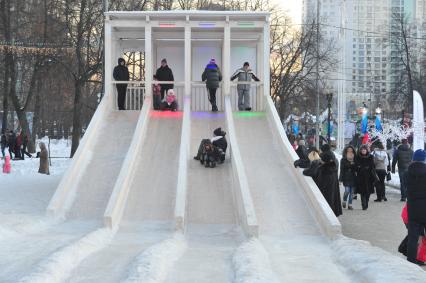 Парк Сокольники. Катание с горки.