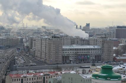 Вид на Дом на набережной (Серафимовича, 2) с крыши Российской государственной библиотеки.