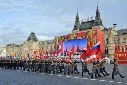 Красная площадь. Генеральная репетиция торжественного марша, посвященного параду войск на Красной площади 7 ноября 1941 года.