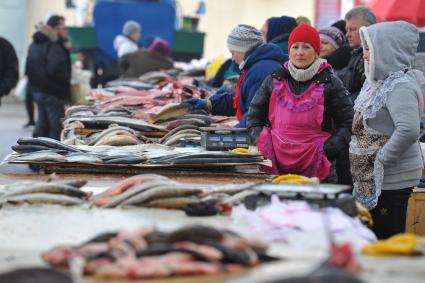 Одесса. Рынок `Привоз`. На снимке: торговля рыбой.