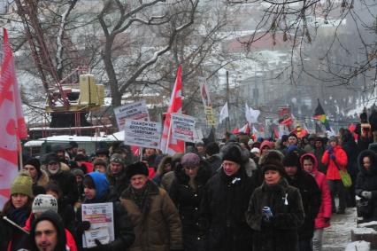 Шествие оппозиции `Марш против подлецов`. Шествие против `закона Димы Яковлева`, запретившего усыновление гражданами США российских сирот. Акция прошла от Пушкинской площади до проспекта Сахарова.