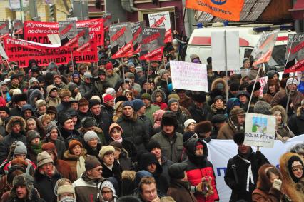 Шествие оппозиции `Марш против подлецов`. Шествие против `закона Димы Яковлева`, запретившего усыновление гражданами США российских сирот. Акция прошла от Пушкинской площади до проспекта Сахарова.