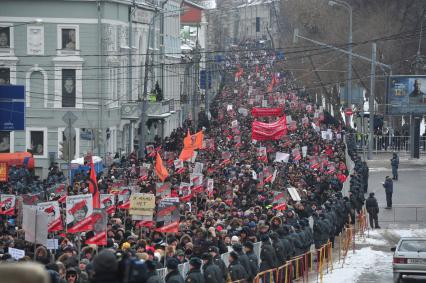 Страстной бульвар. Шествие оппозиции `Марш против подлецов`. Шествие против `закона Димы Яковлева`, запретившего усыновление гражданами США российских сирот. Акция прошла от Пушкинской площади до проспекта Сахарова.