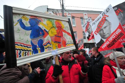 Шествие оппозиции `Марш против подлецов`. Шествие против `закона Димы Яковлева`, запретившего усыновление гражданами США российских сирот. Акция прошла от Пушкинской площади до проспекта Сахарова. На снимке: транспаранты с изображением президента РФ Владимир Путина.