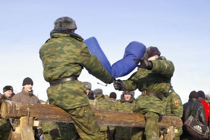 Масленица в Новосибирском военном институте. Бой подушками.