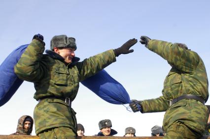 Масленица в Новосибирском военном институте. Бой подушками.