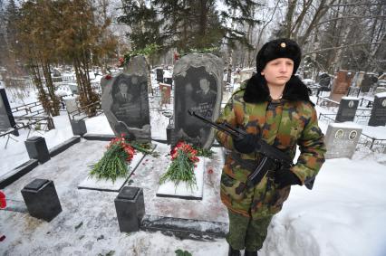 Могила лейтенанта, сотрудника спецподразделения `Альфа` Виктора Шатских, погибшего 13 января 1991 года в Вильнюсе . Награждён орденом Красного Знамени (посмертно).