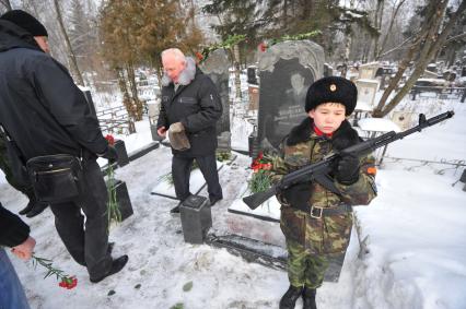 Могила лейтенанта, сотрудника спецподразделения `Альфа` Виктора Шатских, погибшего 13 января 1991 года в Вильнюсе . Награждён орденом Красного Знамени (посмертно).