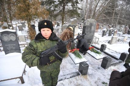 Могила лейтенанта, сотрудника спецподразделения `Альфа` Виктора Шатских, погибшего 13 января 1991 года в Вильнюсе . Награждён орденом Красного Знамени (посмертно).