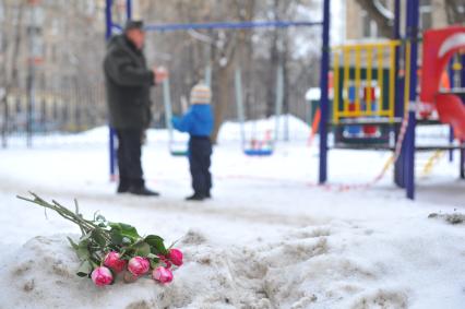 Двор дома, в котором жила радиоведущая КП Ирина Кабанова.
Ириана Кабанова была убита своим мужем Алексеем Кабановым 03 января 2013 года.