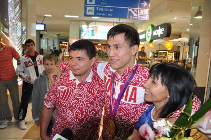 В Новосибирске встретили Романа Власова - Олимпийского чемпиона по греко-римской борьбе.