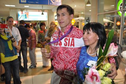 В Новосибирске встретили Романа Власова - Олимпийского чемпиона по греко-римской борьбе.