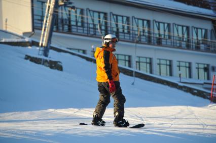 Спортивно-развлекательный парк `Яхрома`. На снимке: сноубордист.