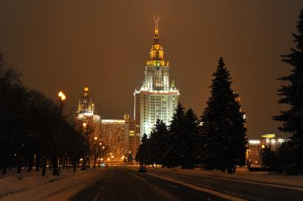 Виды Москвы. На снимке: здание МГУ.