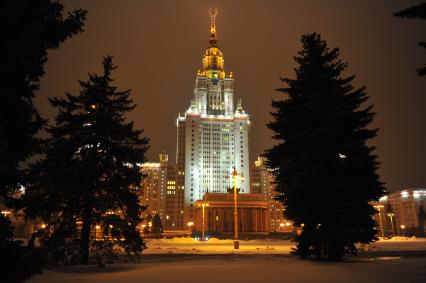 Виды Москвы. На снимке: здание МГУ.