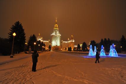 Виды Москвы. На снимке: здание МГУ.