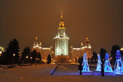 Виды Москвы. На снимке: здание МГУ.