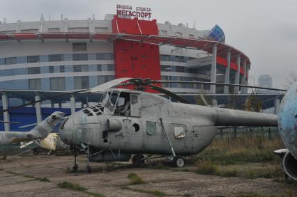 Аэродром на Ходынском поле. На снимке: старый вертолет.