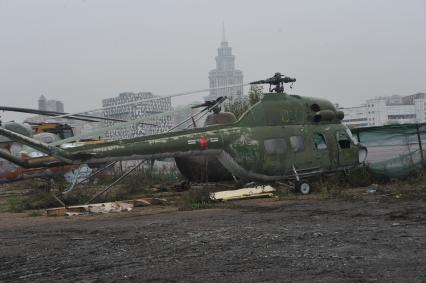 Аэродром на Ходынском поле. На снимке: старый веролет.