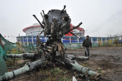 Аэродром на Ходынском поле. На снимке: обломки старого вертолета.