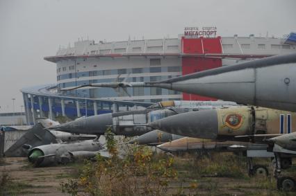 Аэродром на Ходынском поле. На снимке: старые самолеты.