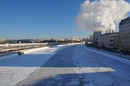 Лед на Москве-реке.