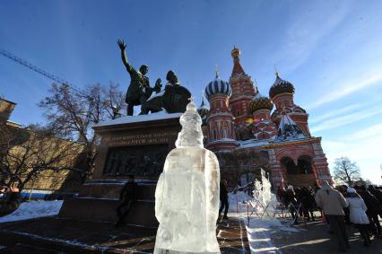 Красная площадь. Этап Гран-При России по ледовой скульптуре. Тема нынешнего этапа: `История России. 400 лет династии Романовых`.