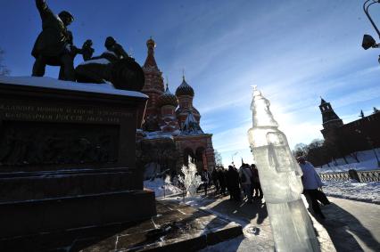 Красная площадь. Этап Гран-При России по ледовой скульптуре. Тема нынешнего этапа: `История России. 400 лет династии Романовых`.