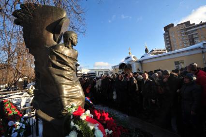 Ваганьковское кладбище. На снимке: памятник Владимиру Высоцкому на его могиле.