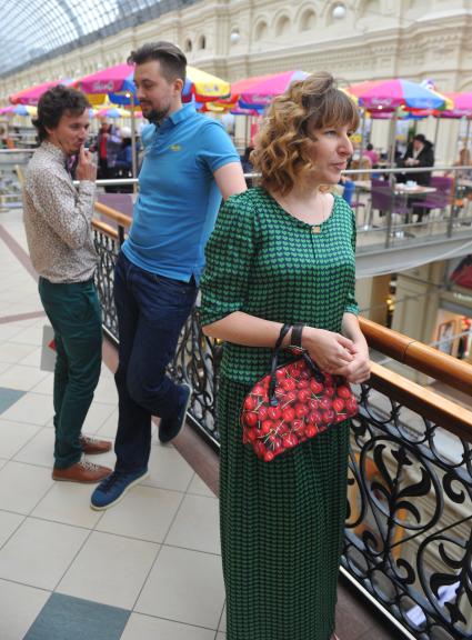 Презентация нового скетчкома на ТНТ `Страна в shopе`. На снимке:  члены команды КВН `Федор Двинятин`Женя Шевченко, Андрей Стецюк (на заднем плане) и Марина Бочкарева (на переднем плане).