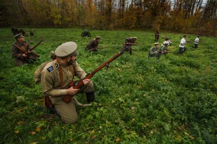 Реконструкция эпизода сражений 1918 года в рамках военно-исторического фестиваля `Там вдали, за рекой`, посвященного Гражданской войне.