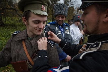 Реконструкция эпизода сражений 1918 года в рамках военно-исторического фестиваля `Там вдали, за рекой`, посвященного Гражданской войне.