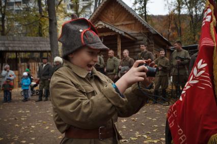 Реконструкция эпизода сражений 1918 года в рамках военно-исторического фестиваля `Там вдали, за рекой`, посвященного Гражданской войне.