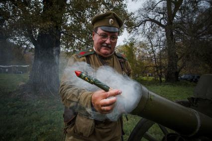 Реконструкция эпизода сражений 1918 года в рамках военно-исторического фестиваля `Там вдали, за рекой`, посвященного Гражданской войне.