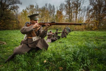 Реконструкция эпизода сражений 1918 года в рамках военно-исторического фестиваля `Там вдали, за рекой`, посвященного Гражданской войне.