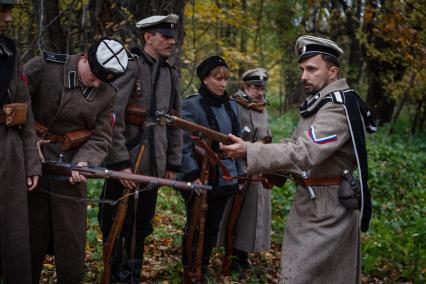 Реконструкция эпизода сражений 1918 года в рамках военно-исторического фестиваля `Там вдали, за рекой`, посвященного Гражданской войне.