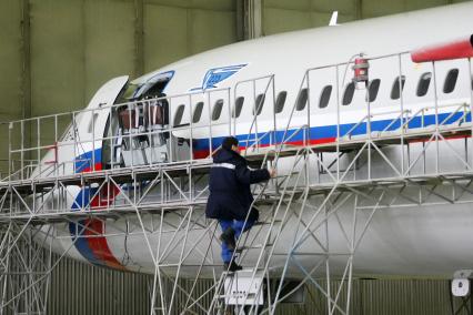 На самарском авиационном заводе `Авиакор` строят специальный самолет ТУ-154 М для министра обороны Сергея Шойгу.